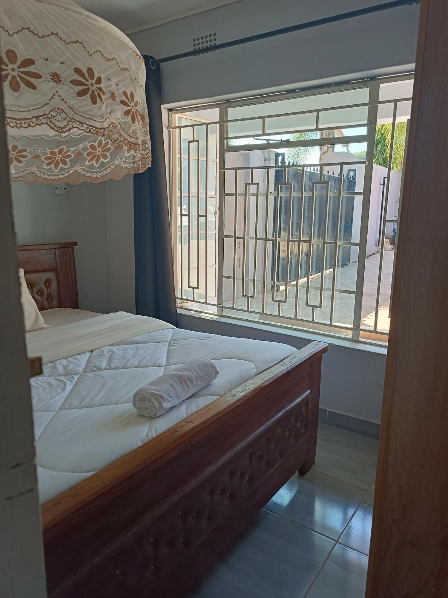 Stadium View Executive Guesthouse ليلونغوي المظهر الخارجي الصورة